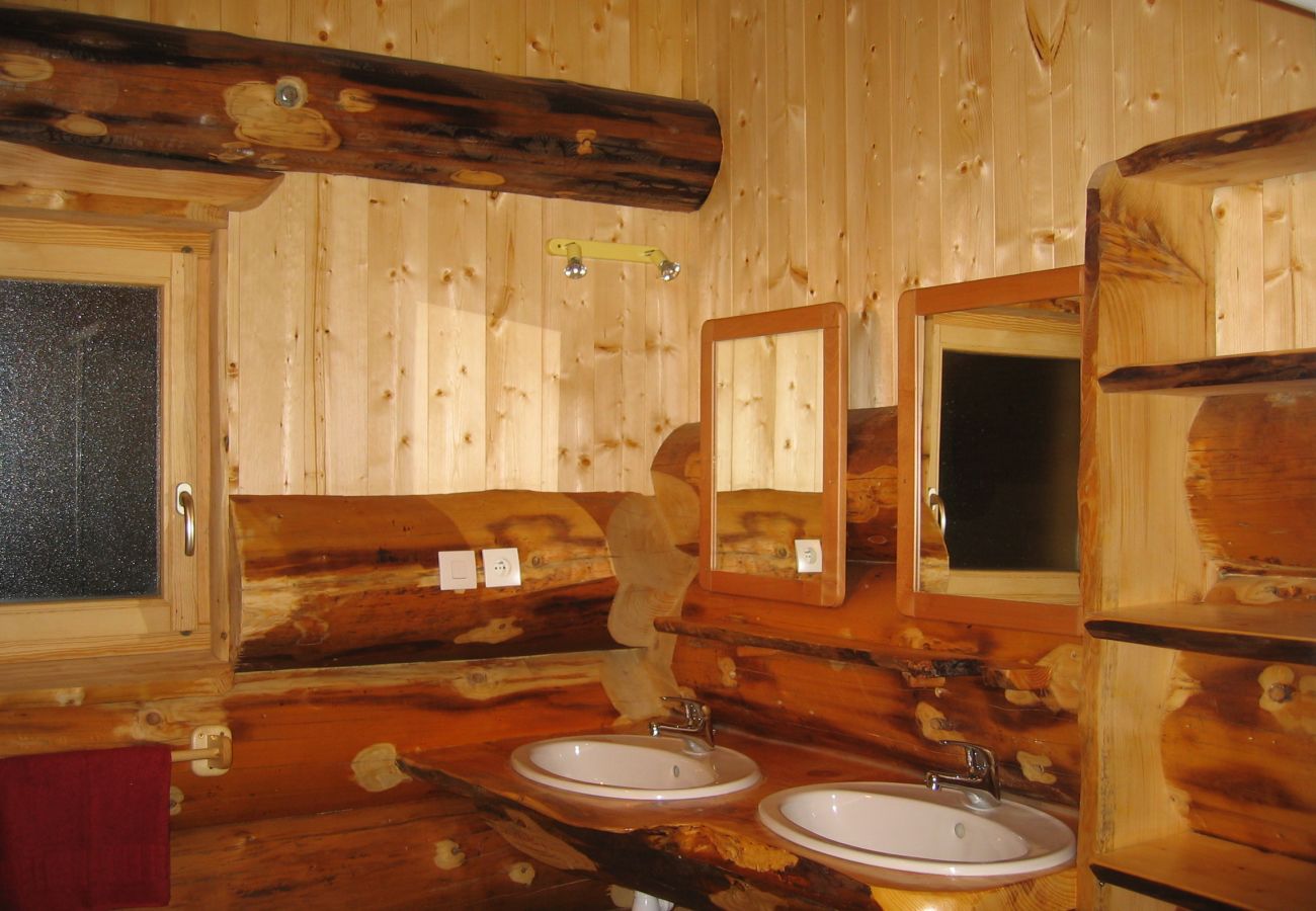 Chalet in La Bresse - 916. Magnifique chalet rondins 14/16p, 220m², 6ch